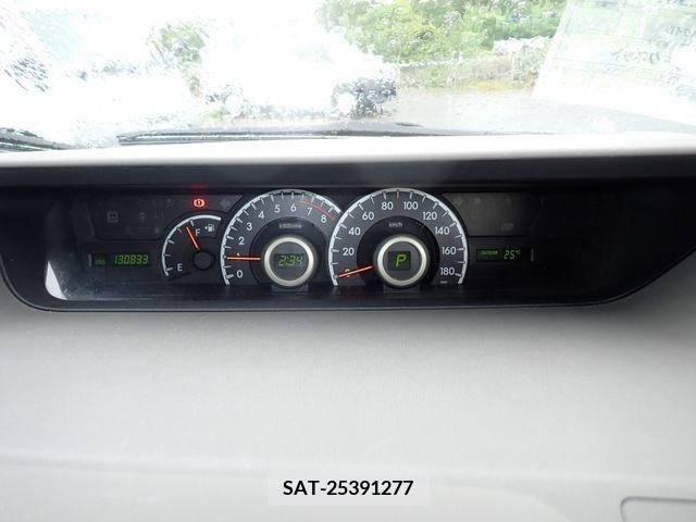 Toyota NOAH 2011-06 377565-8