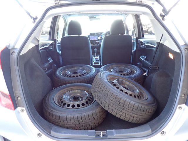 Honda FIT 2017-04 185189-13