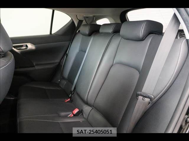 Lexus CT 2011-12 353899-18