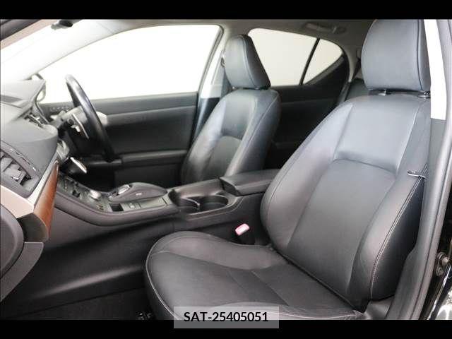 Lexus CT 2011-12 353899-17