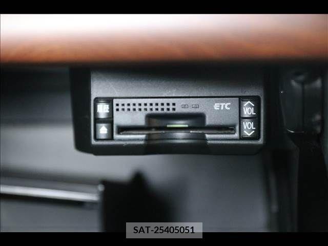 Lexus CT 2011-12 353899-16