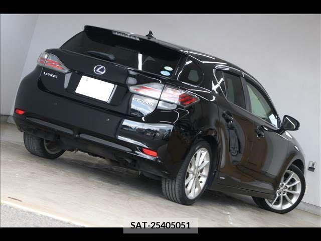 Lexus CT 2011-12 353899-11