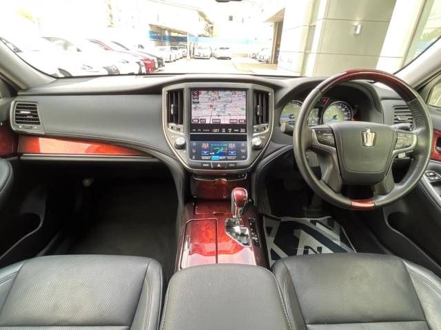 Toyota CROWN MAJESTA 2013-10 26542-1