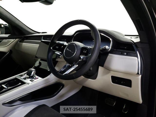 Jaguar F-PACE 2022-11 215598-16