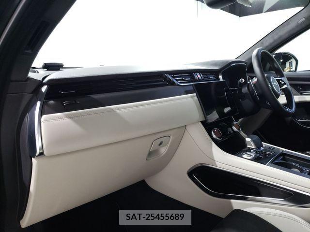 Jaguar F-PACE 2022-11 215598-25