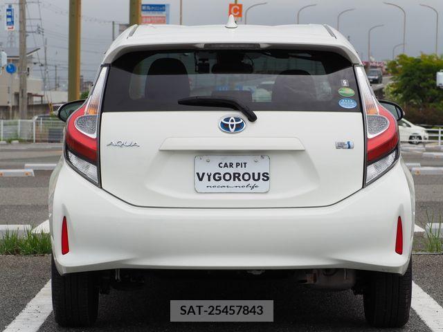Toyota AQUA 2018-07 254518-11