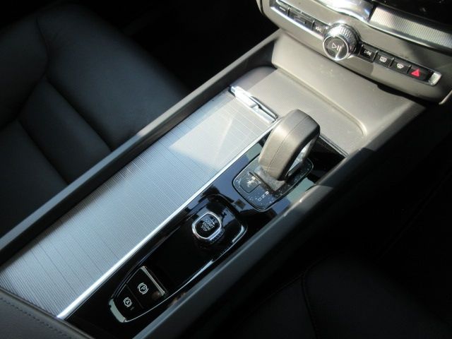 Volvo XC60 2022-09 180991-25