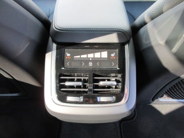 Volvo XC60 2022-09 180991-29