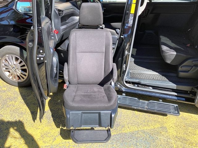 Toyota ESQUIRE 2016-09 187309-1