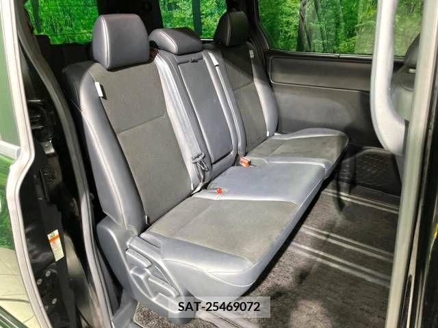 Toyota NOAH 2017-03 216289-8