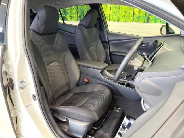 Toyota PRIUS 2016-09 6897-8