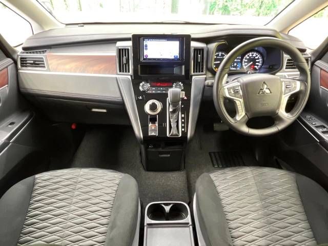 Mitsubishi DELICA D5 2023-04 193957-1