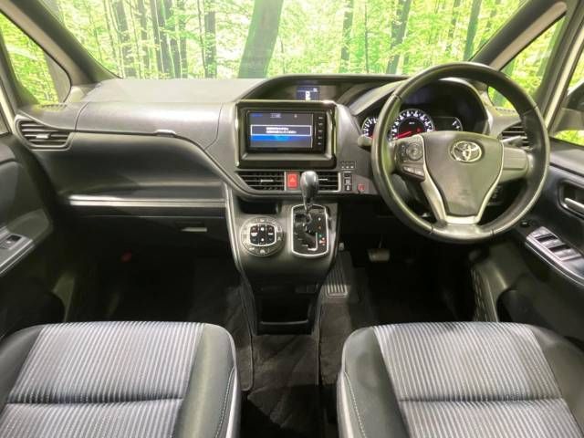 Toyota VOXY 2014-09 14743-1