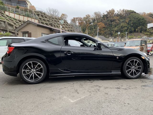 Toyota 86 2018-08 28068-5