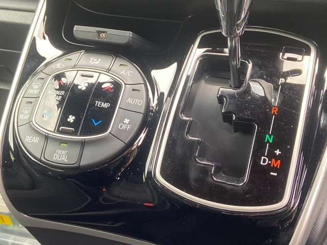 Toyota VOXY 2019-01 5320-13