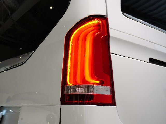Mercedes Benz V-CLASS 2017-01 3936-9