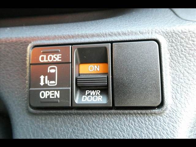 Toyota SIENTA 2018-04 13317-7
