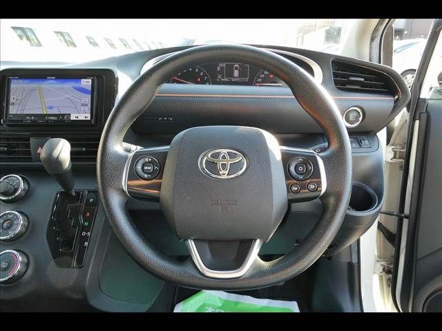 Toyota SIENTA 2018-04 13317-3