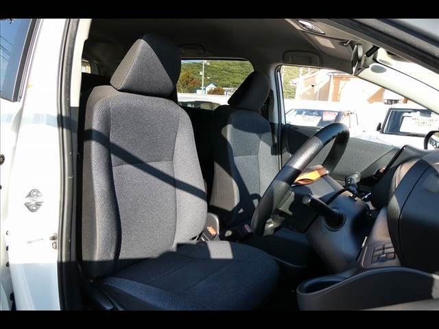 Toyota SIENTA 2018-04 13317-8