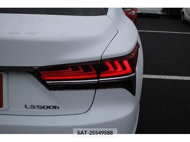 Lexus LS 2017-11 354371-12