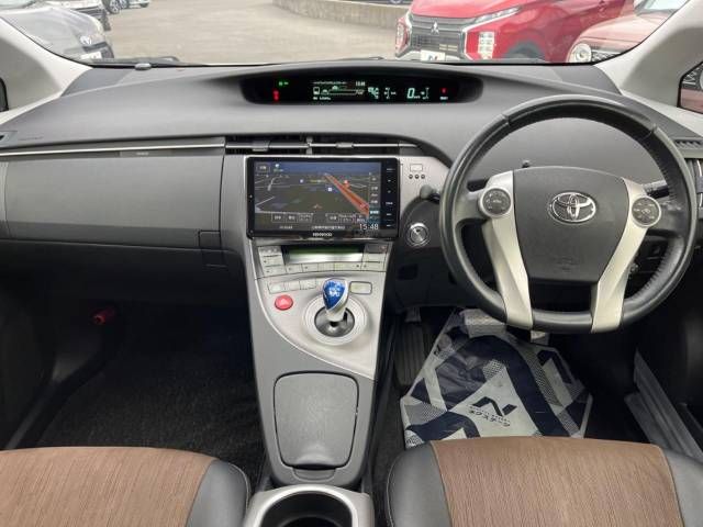 Toyota PRIUS 2012-03 185118-1