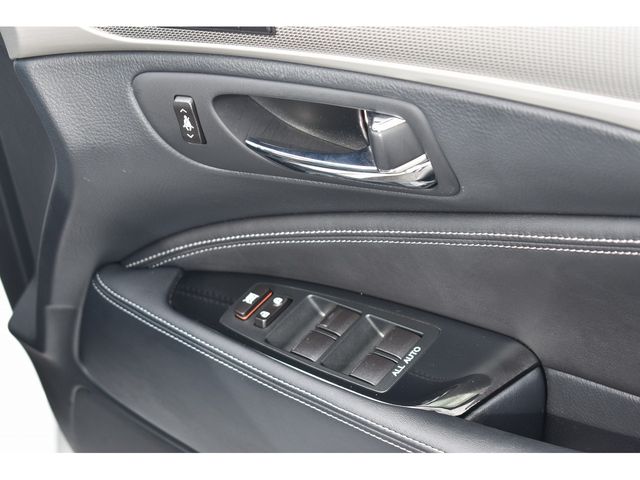 Lexus LS 2014-01 24025-7