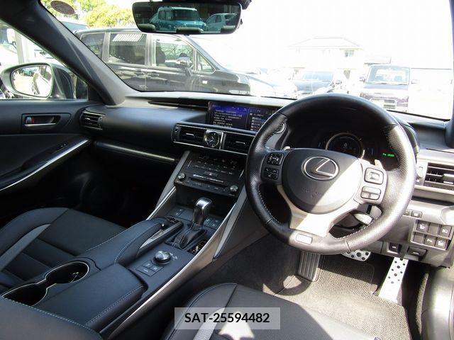 Lexus IS 2020-03 219693-1