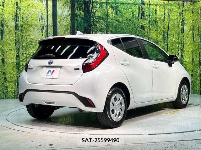 Toyota AQUA 2023-06 356126-17