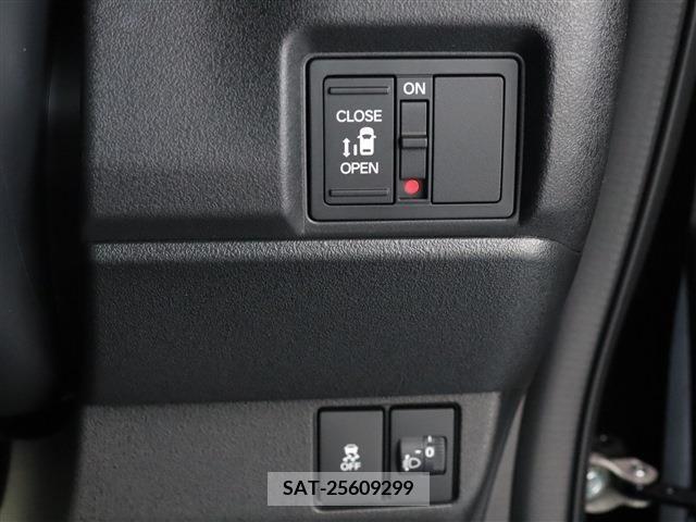 Honda N BOX CUSTOM 2023-11 207077-15