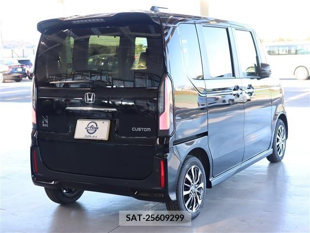 Honda N BOX CUSTOM 2023-11 207077-3