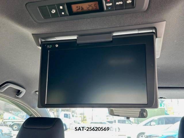 Toyota VOXY 2019-04 331723-6