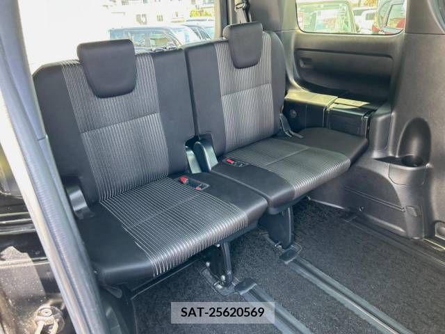 Toyota VOXY 2019-04 331723-12
