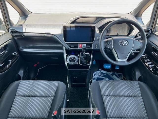 Toyota VOXY 2019-04 331723-1