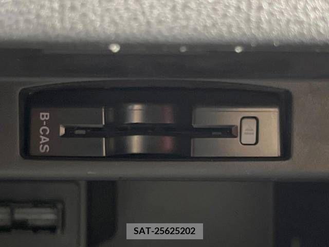 Nissan JUKE 2010-06 273981-4