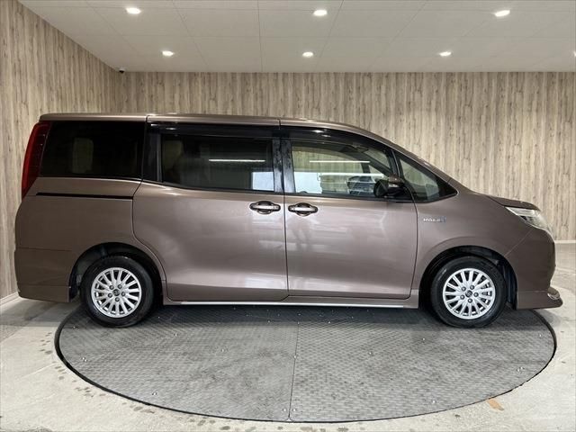 Toyota NOAH HYBRID 2014-03 12801-3