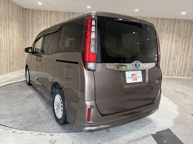 Toyota NOAH HYBRID 2014-03 12801-6