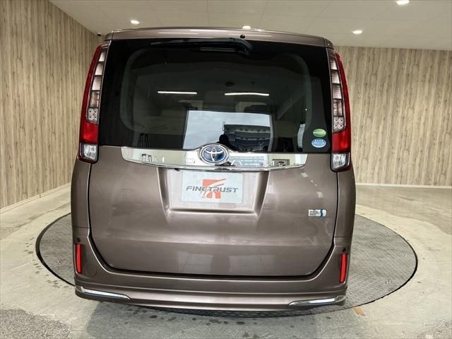 Toyota NOAH HYBRID 2014-03 12801-5