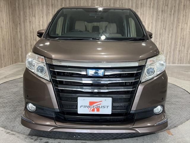 Toyota NOAH HYBRID 2014-03 12801-1