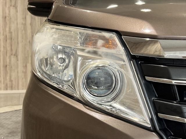 Toyota NOAH HYBRID 2014-03 12801-8