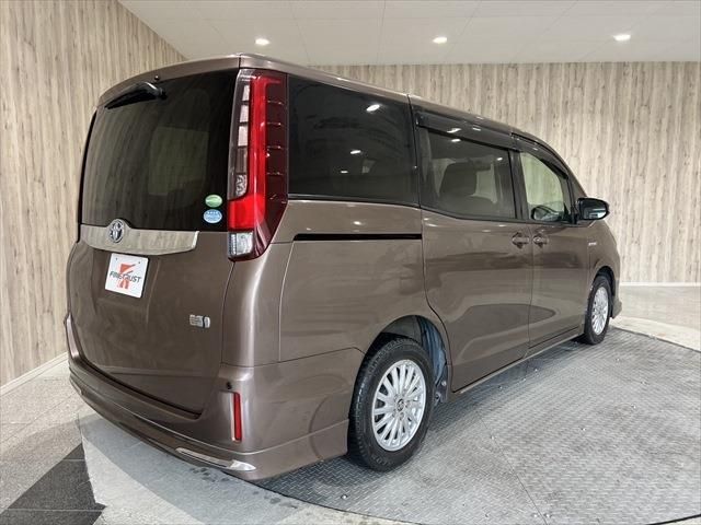 Toyota NOAH HYBRID 2014-03 12801-4