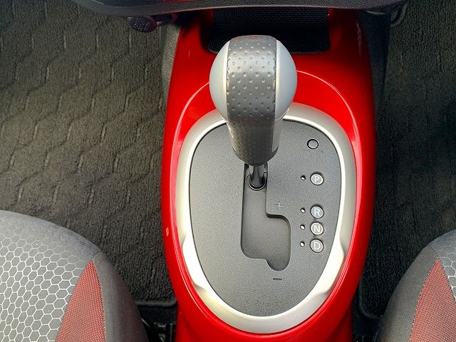 Nissan JUKE 2013-03 12816-19
