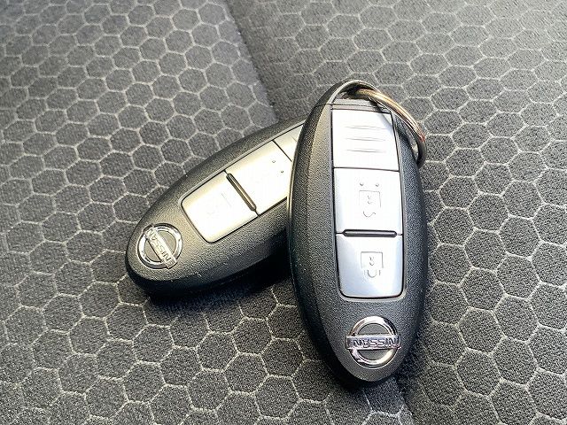 Nissan JUKE 2013-03 12816-11