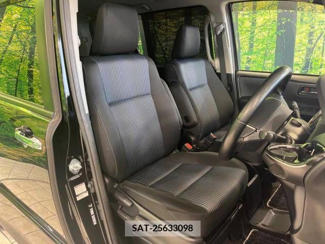 Toyota VOXY 2017-06 233176-8
