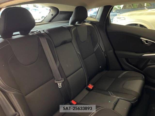 Volvo V40 2016-01 288689-13