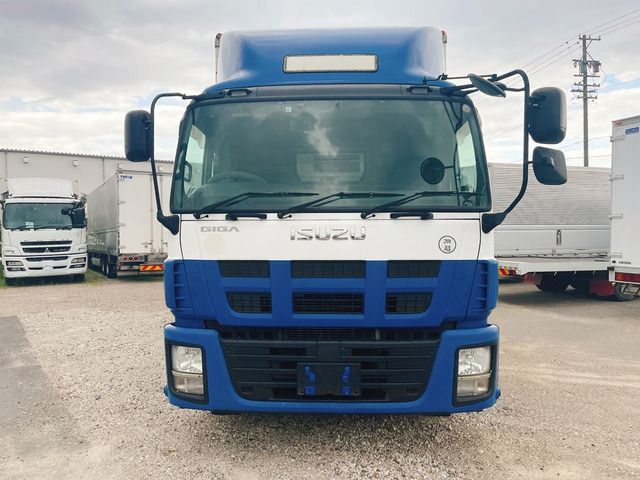 Isuzu GIGA 2013-11 8726-9
