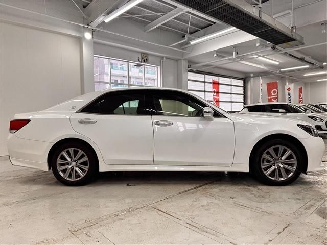 Toyota CROWN SEDAN 2016-05 1036-3