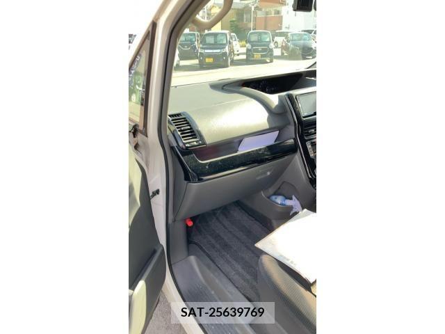Toyota NOAH 2008-01 392841-13