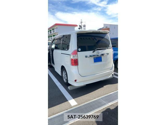 Toyota NOAH 2008-01 392841-1