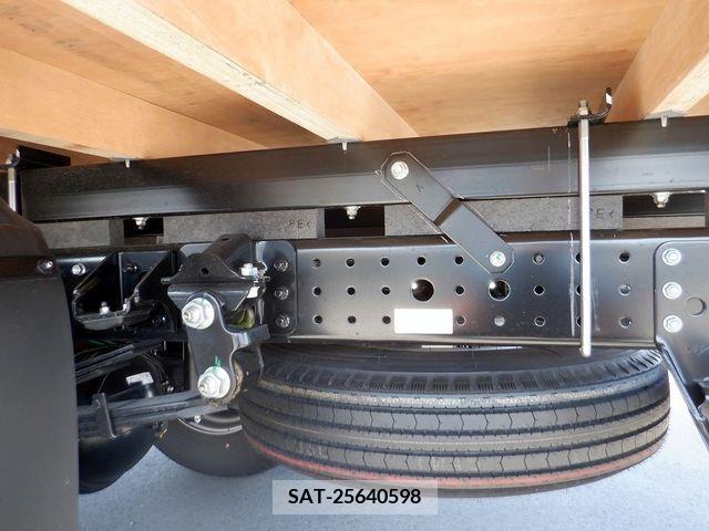 Mitsubishi CANTER 2023-11 242143-8