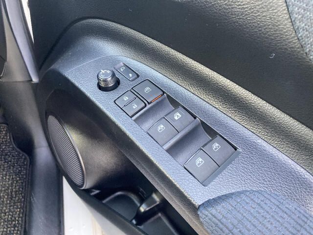 Toyota SIENTA 2017-05 191559-17